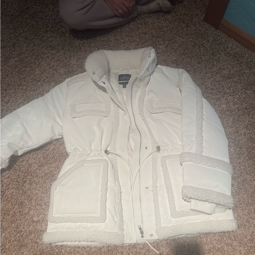 ALO Yoga White Quilted Ski Jacket with Belted Waist